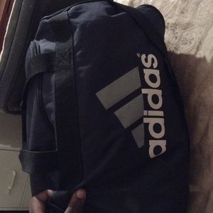 Addias duffle